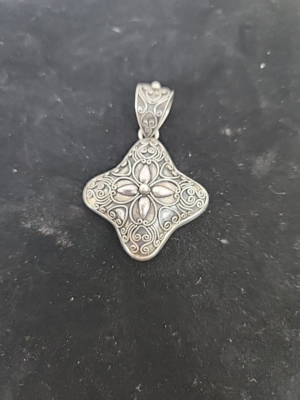 Womens Intricate Sterling Silver 925 Christian Pendant Cross Sign BA Indonesia
